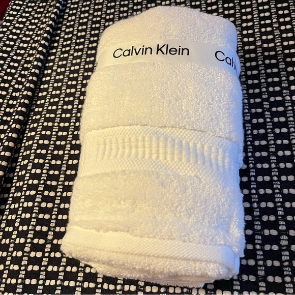 NWT Calvin Klein 2pc White Hand Towel Set - Solucell Zero Twist Cotton luxurious - Picture 5 of 7
